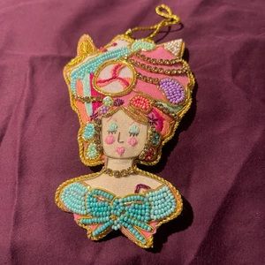 Marie Antoinette glitter ornament